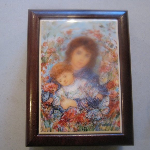 Jewelry Box  By Edna Hibel with a tile color Mother & Child - Picture 1 of 3